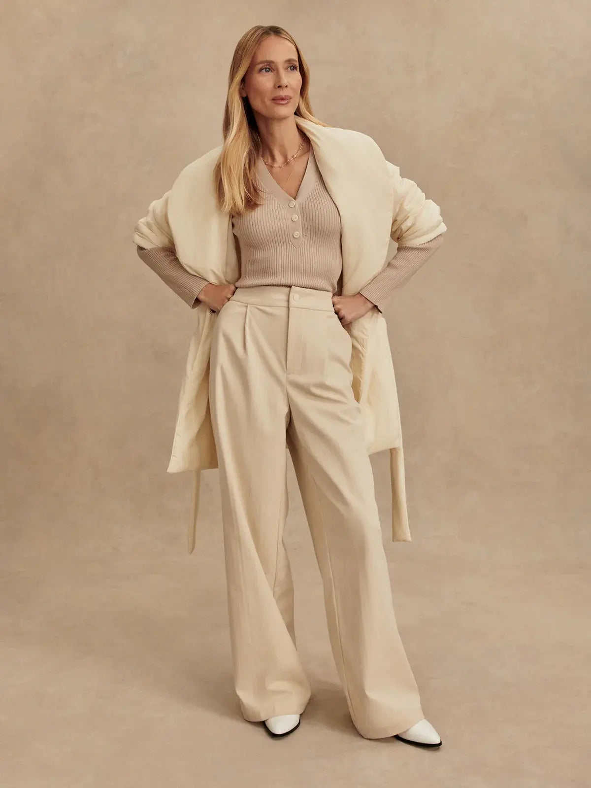 Model wearing Rocio 29.5" Pants in Birch, styled for everyday athleisure