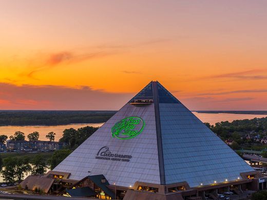 MEMPHIS PYRAMID BRINGS BASS PRO SHOPS, NEW LODGING TO BOOMING CITY