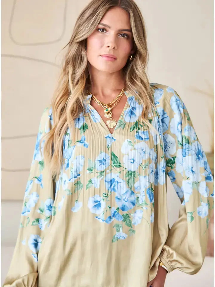 Beige floral pleated blouse with blue flower print by Current Air – pre-fall 2025 women’s fashion
